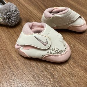 Baby girl shoes size newborn